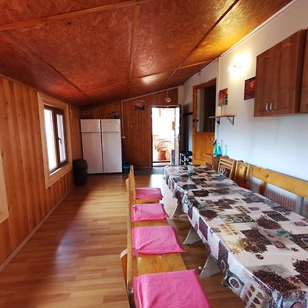 Nona Highland Home Moieciu de Jos Bagian luar foto