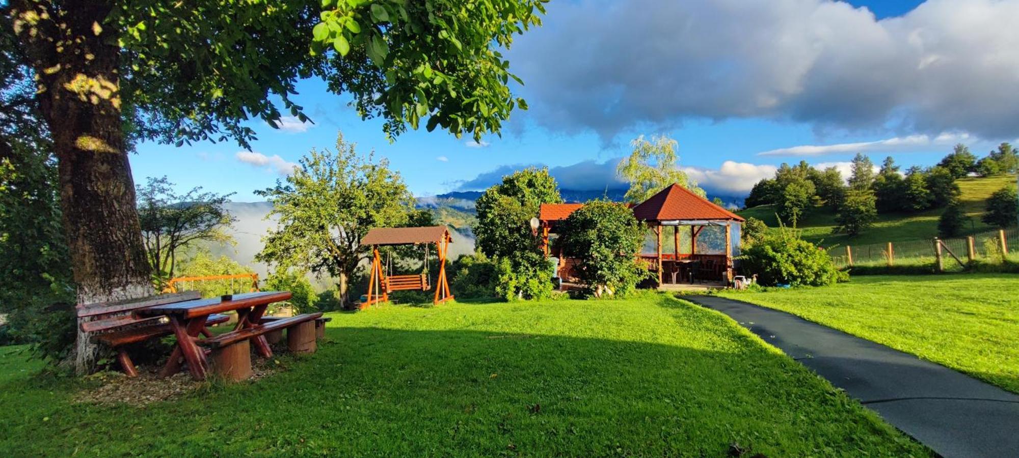 Nona Highland Home Moieciu de Jos Bagian luar foto